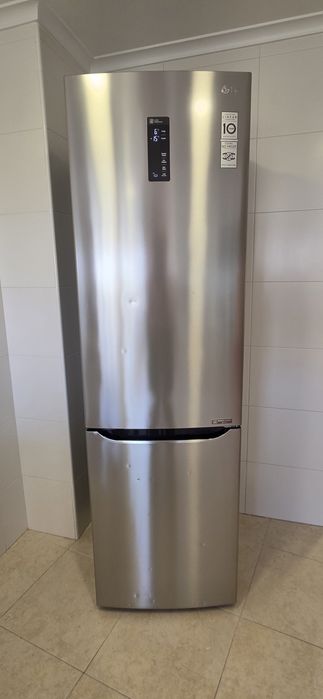 Frigorífico Combinado LG GBB60NSFFS (No Frost - 200 cm - 343 L - Inox)