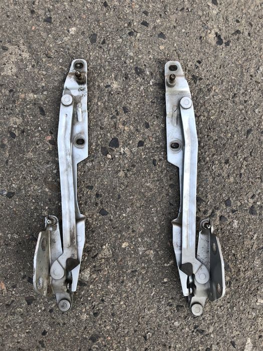 продам петли багажника а8д2