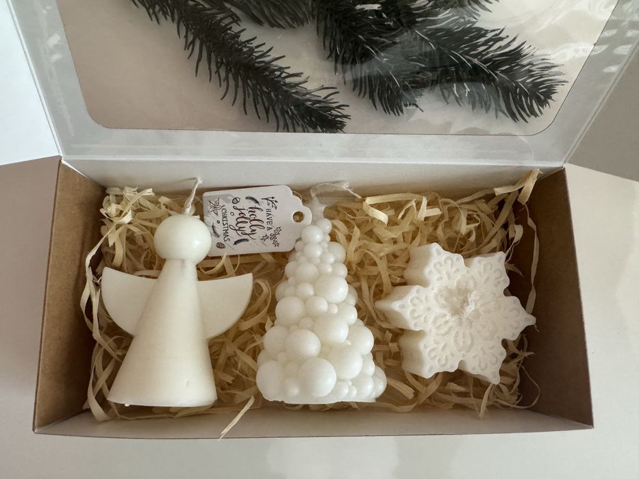 Свічки, новорічні подарунки