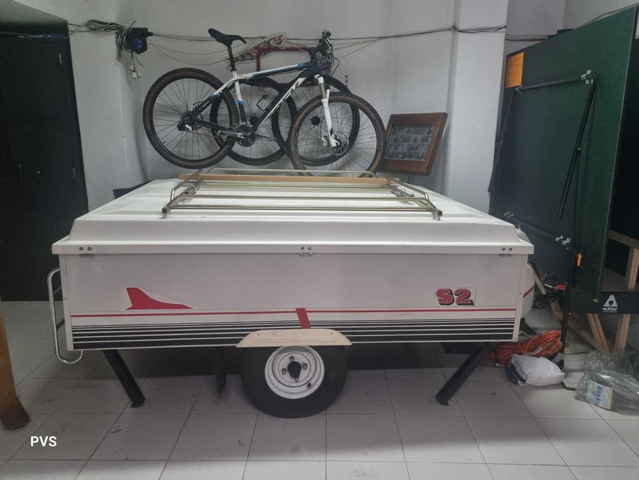 Atrelado Tenda com dois quartos, sala interior e avançado