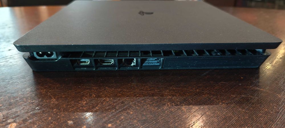 Konsola Ps4 slim