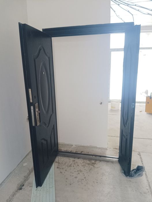 Вхідні  двохстворчості двері