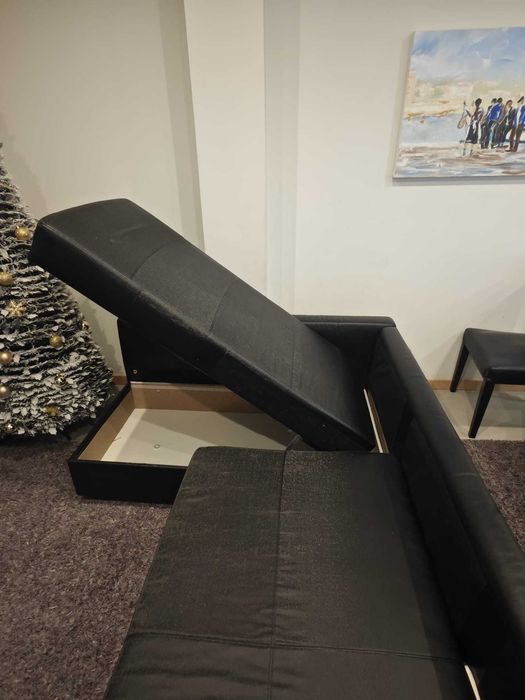 2 Sofás Camas de 3 lugares, um com chaise long