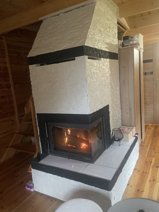 Kominek narożny z całą zabudową