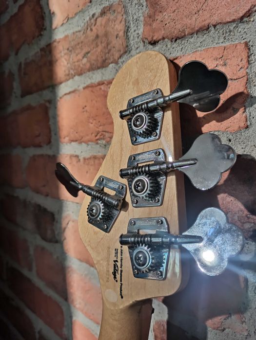 Gitara basowa Vintage V964