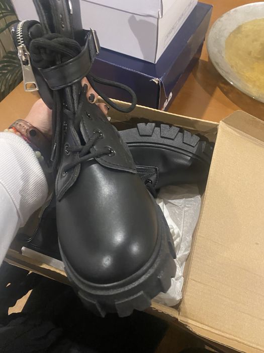 Botas militares com bolsa