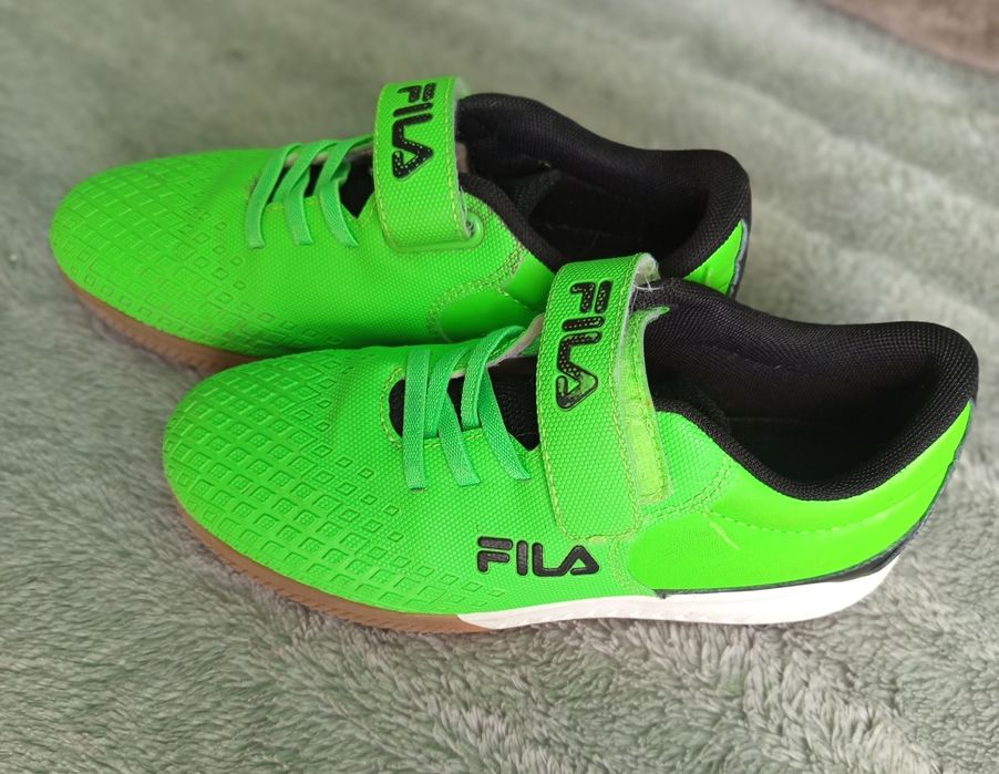 Кросівки (футзалки)