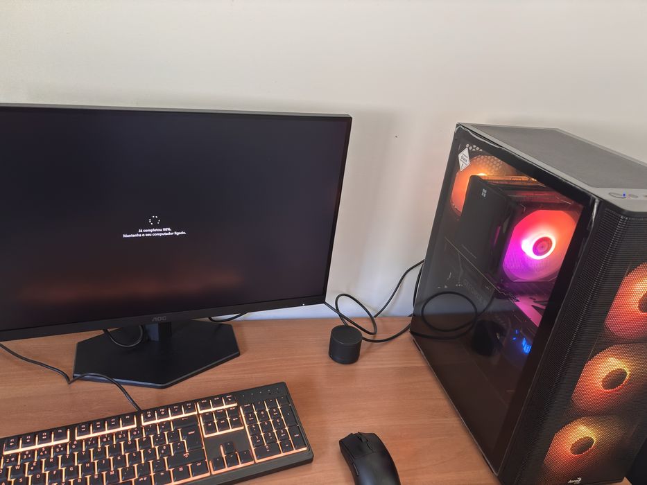 Vendo computador novo(ofereço cadeira)
