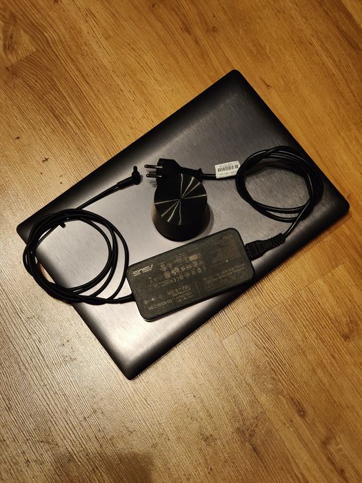 Portátil i7 com Windows 11, 12GB memória 2TB disco, gráfica de gaming