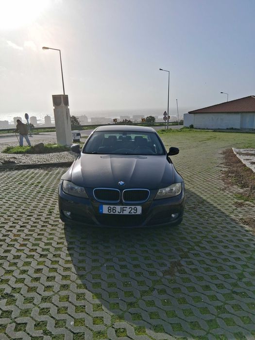 BMW 318D LCI impecável.