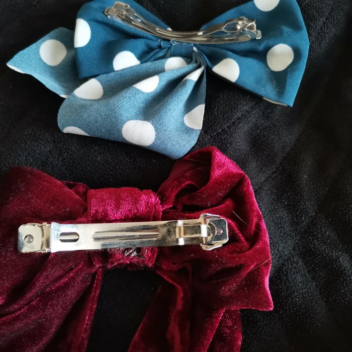 Zestaw ozdób do włosów i nowa szczotka