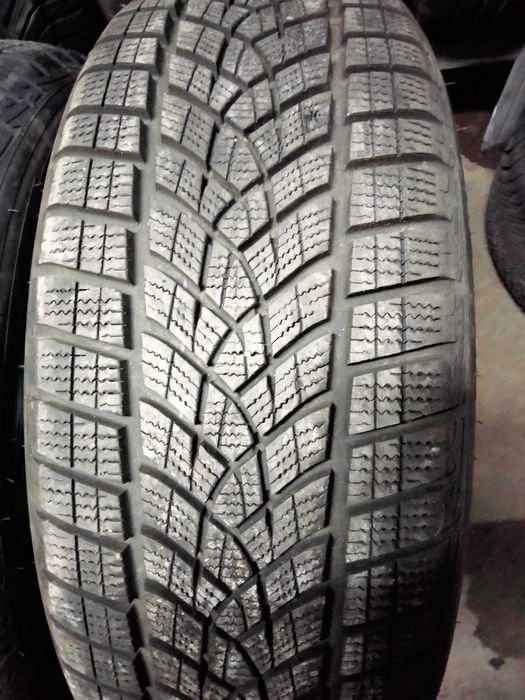 215 50 R19 Goodyear