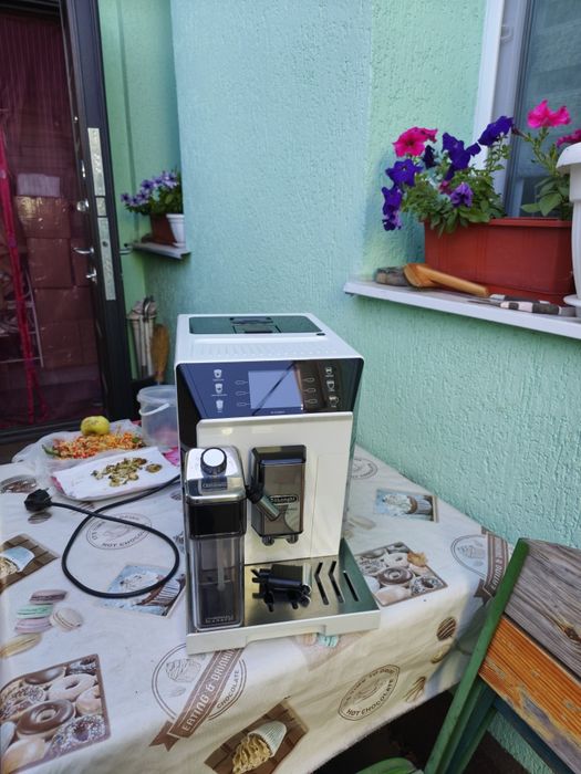 Кофемашина, кавомашина DeLonghi ECAM 556.55 SB PrimaDonna Class