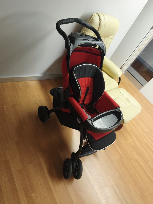 Poltrona de massagem e carrinho de bebe