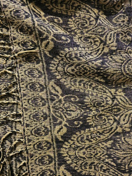 Szal w stylu boho / orientalnym ze wzorem paisley