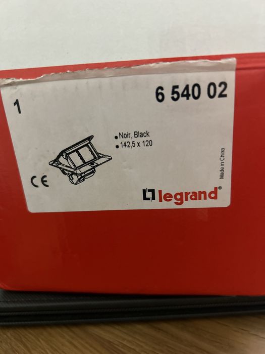 Legrand Noir Black 6 540 02 Gniazdo prądowe uchylne