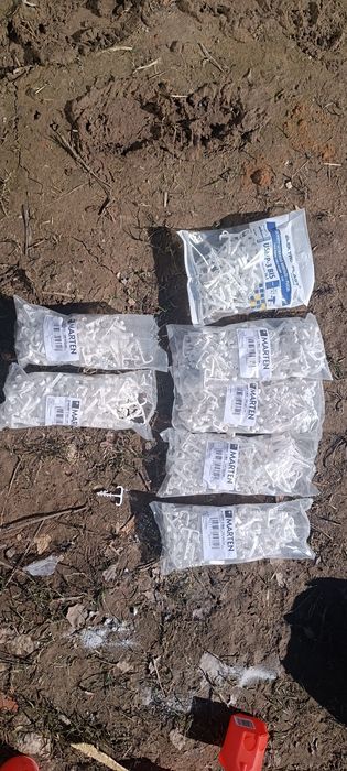 Uchwyty do przewodów płaskich ok 700szt