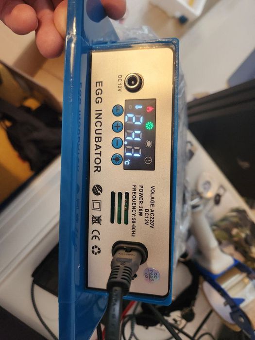 Инкубатор 12v 220v