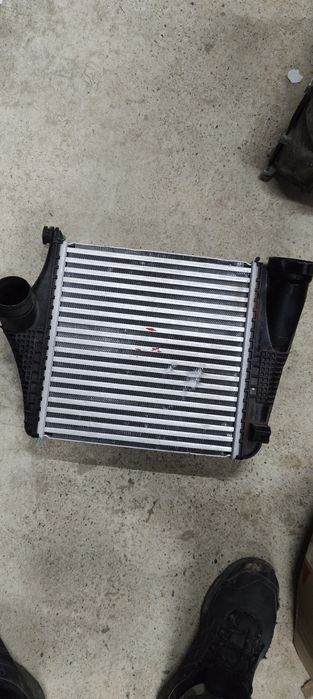 4m0145804ar Audi Q7, q8 радиатор интеркулер правый