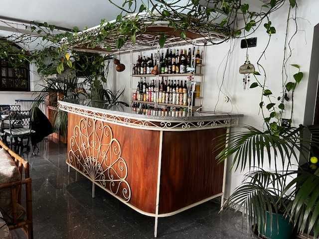 BAR em ferro forjado e granito