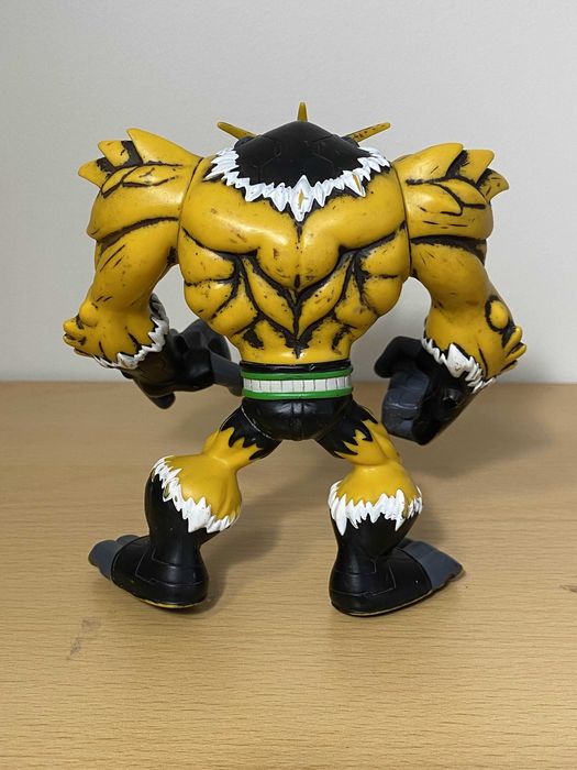 Ben 10 Omniverse Shocksquatch 13 cm Bandai
