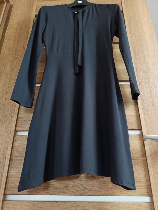 Czarna sukienka Esprit