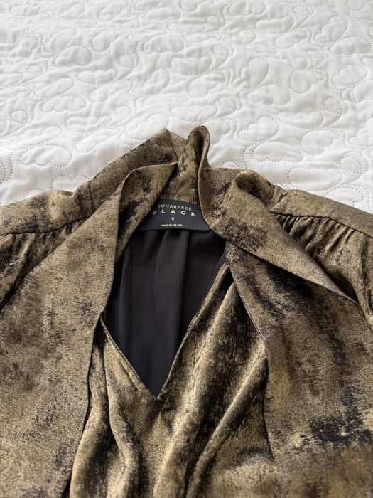 Sukienka zlota poduszki