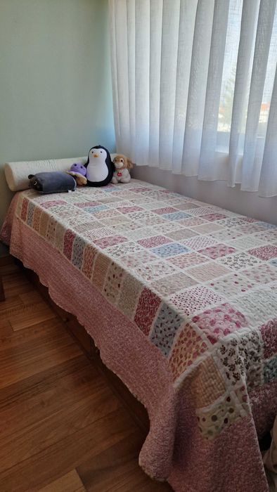 cama de solteiro de madeira maciça com arrumação