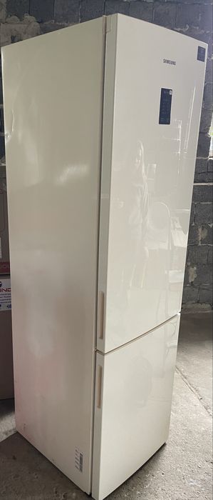 Холодильник Samsung