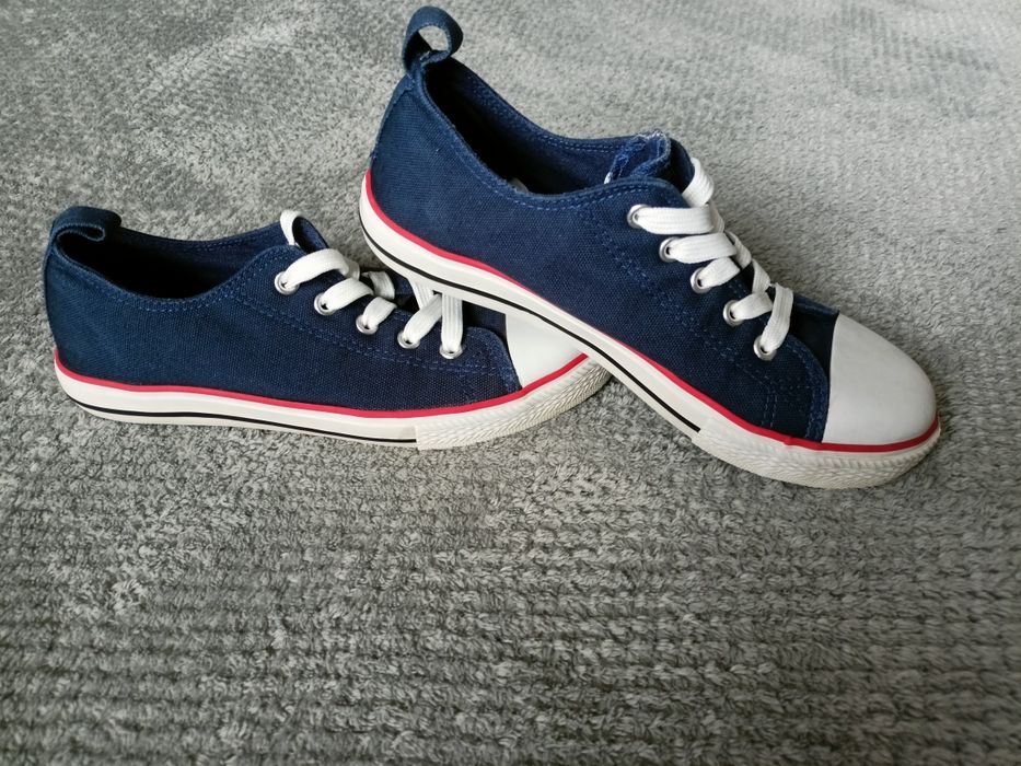Buty trampki granatowe w rozmiarze 38. Jak nowe