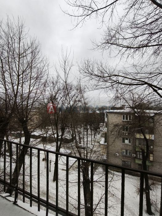 Продам 2 кімнатну квартиру у Центрі. Під ремонт