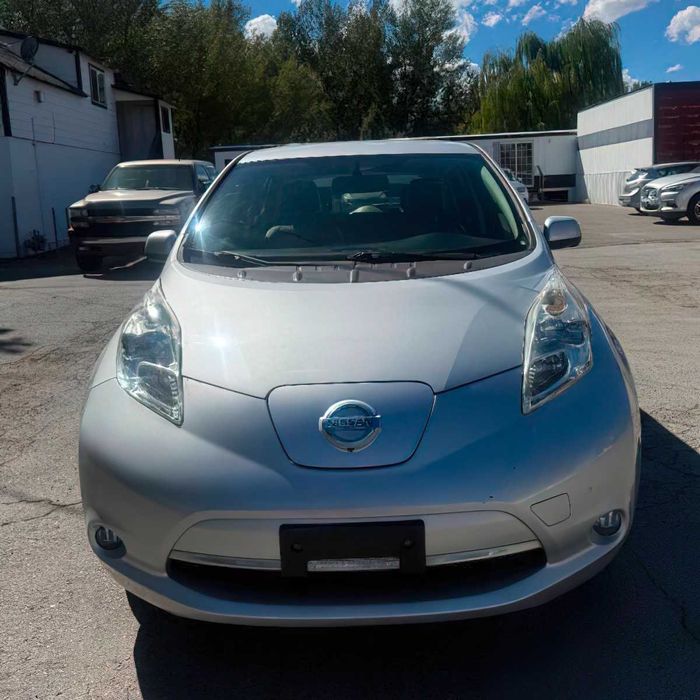 Nissan LEAF SV      2015