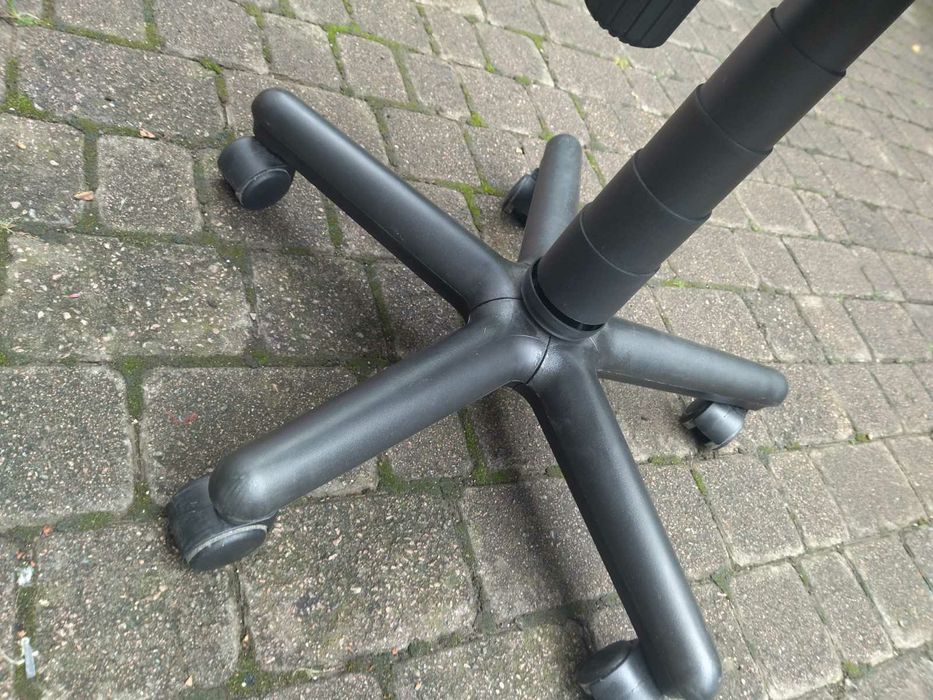 Продам офісне крісло