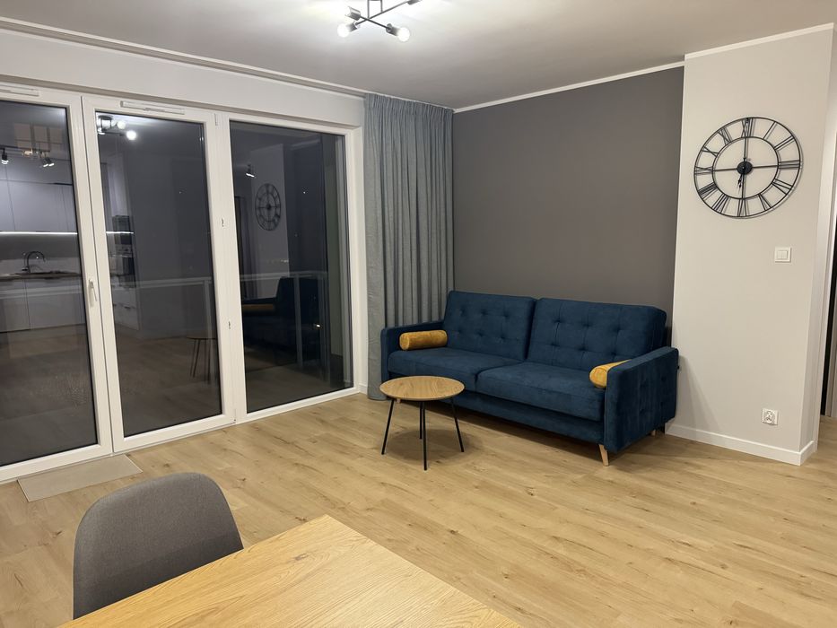 Jasne i przestronne 2 pokoje z dużym balkonem