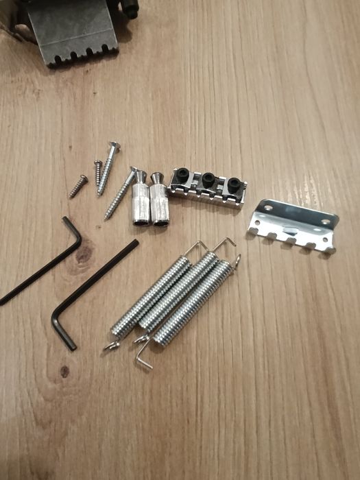 Mostek dwustronny typu Floyd rose ruchomy