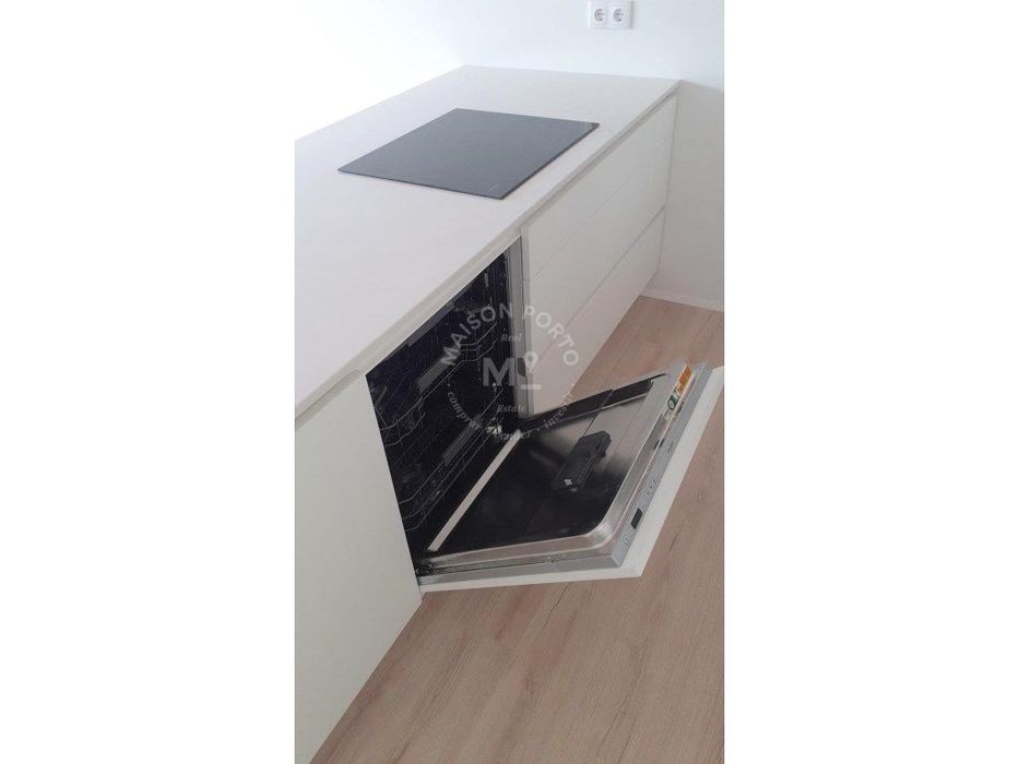 Apartamento T3 com Suite, Varanda com churrasqueira e Box de Garage...