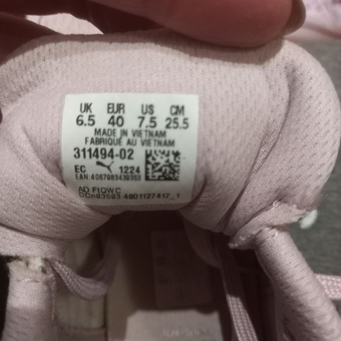 Кросівки жіночі PUMA, розмір 40(25,5см.), в гарному стані.