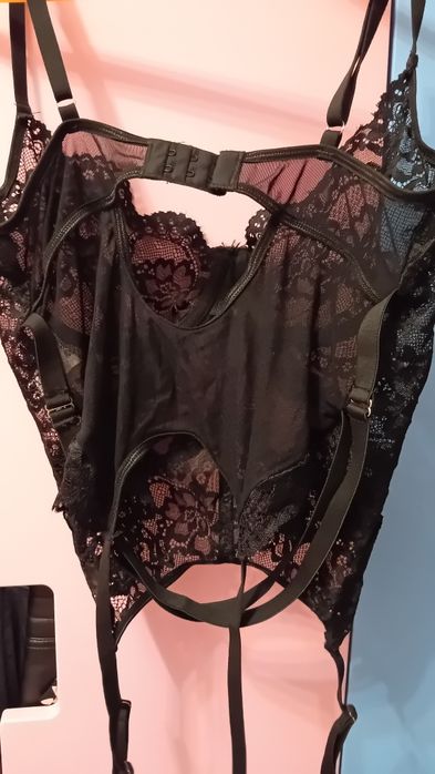 Gorset koronkowy czarny do pończoch