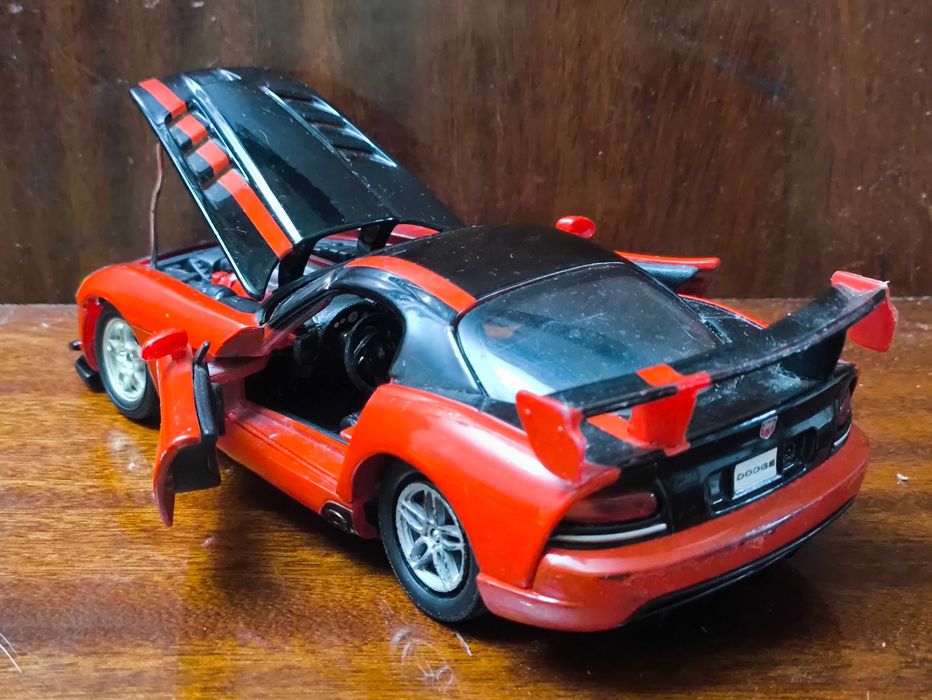 Машинка Dodge Viper SRT10 ACR Bburago 1/24