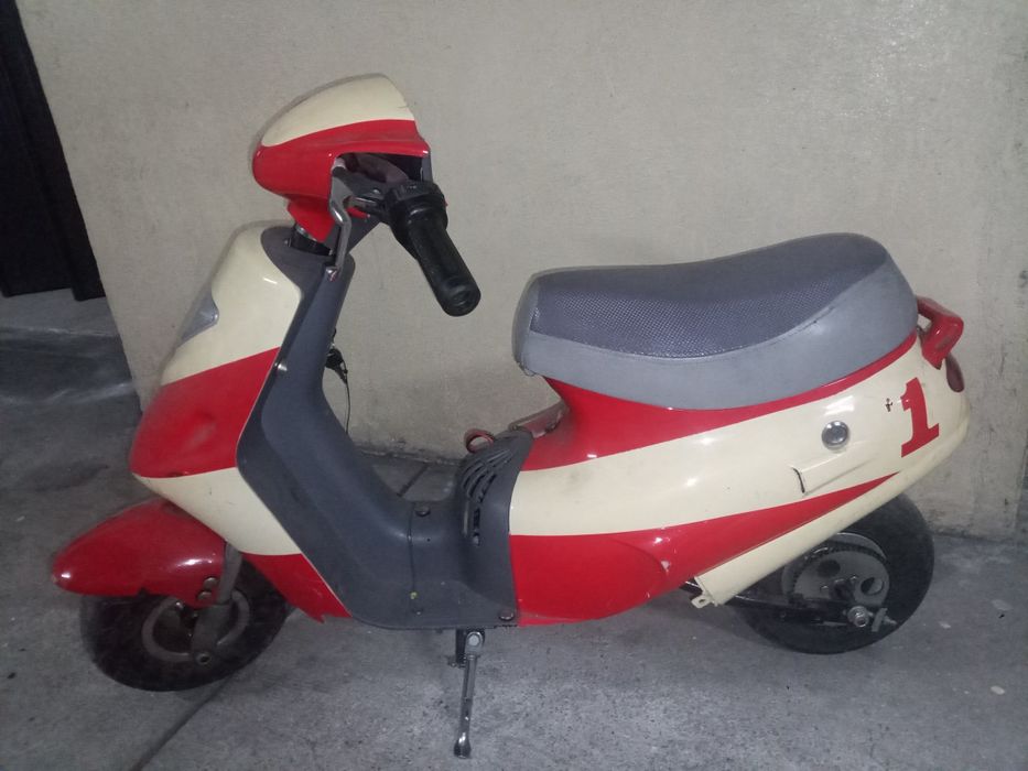Scooter eléctrica criança