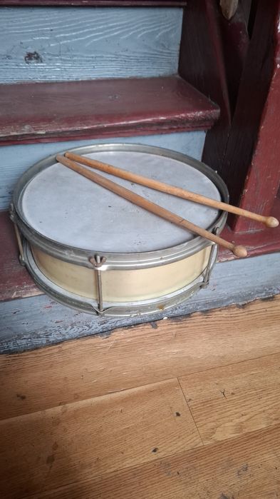 Werbel z pałeczkami prl