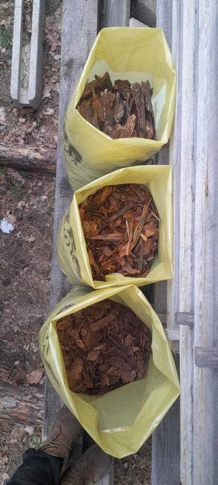 kora sosnowa gruba , w workach 80L