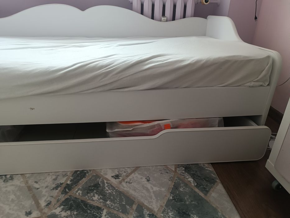 Sprzedam łóżko dziecięce z materacem 80x180
