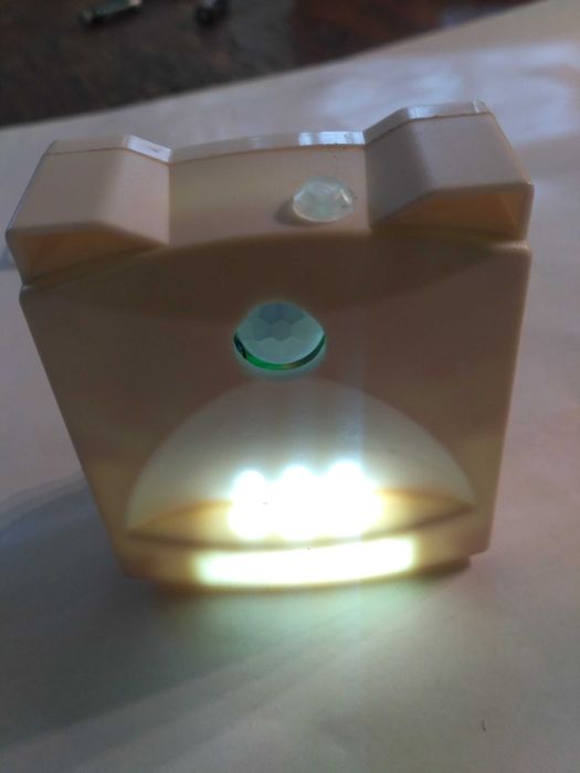 Автономний точковий світильник на батарейках на двох сторонній скотч