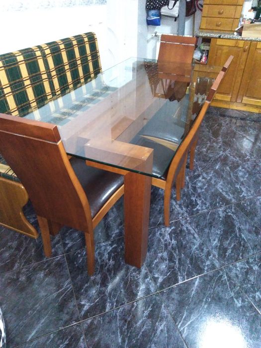 Mesa de sala com 6 cadeiras