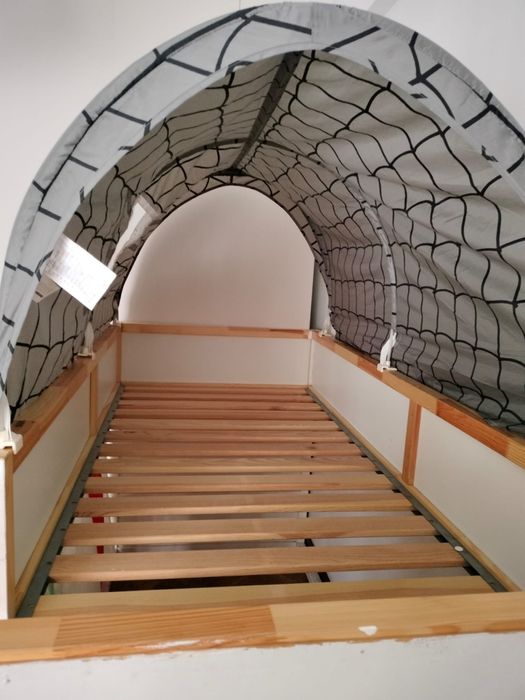 Beliche IKEA com cobertura tema casa