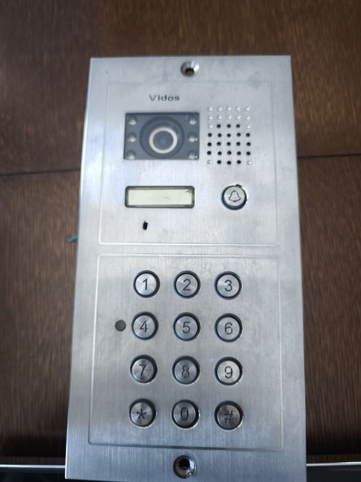 Wideodomofon Vidos  z dwoma monitorami