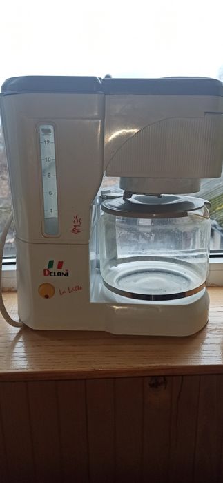 Продам кавоварку Deloni