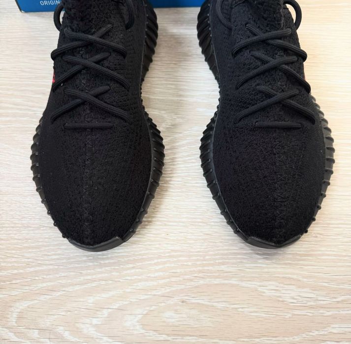 Кроссовки Adidas Yeezy Boost оригинал размер 43