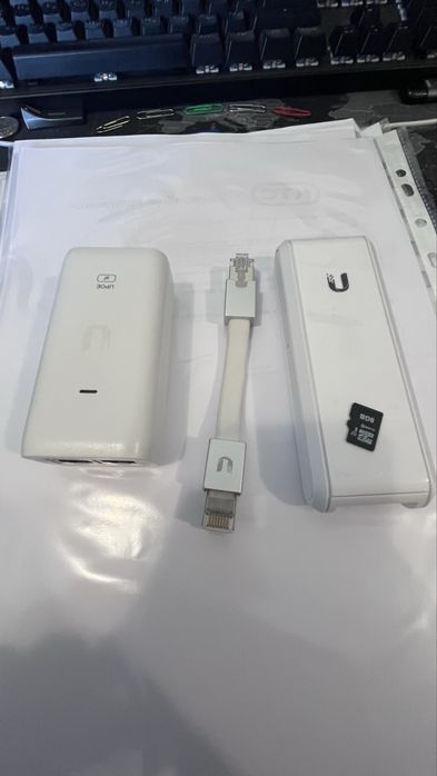 UniFi Cloud Key Gen.1 + PoE Gigabit